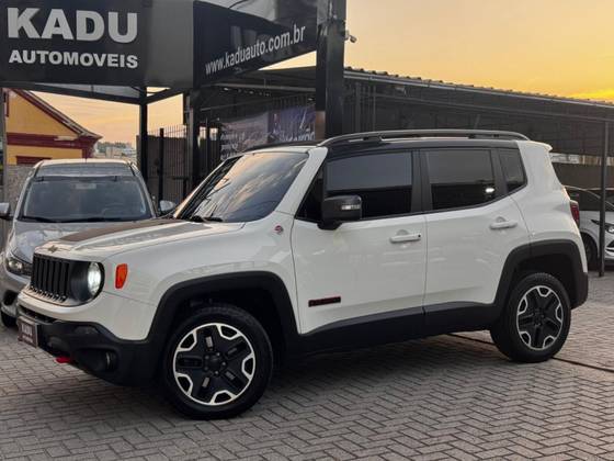 JEEP RENEGADE 2.0 16V TURBO DIESEL TRAILHAWK 4P 4X4 AUTOMÁTICO JEEP RENEGADE 2.0 16V TURBO DIESEL TRAILHAWK 4P 4X4 AUTOMÁTICO